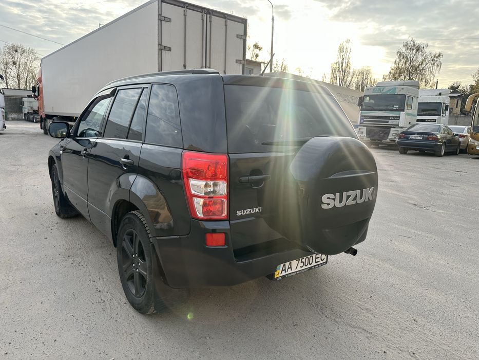 В продажу гарний автомобіль. Сузукі гранд вітара 2.0 бензин Без газу