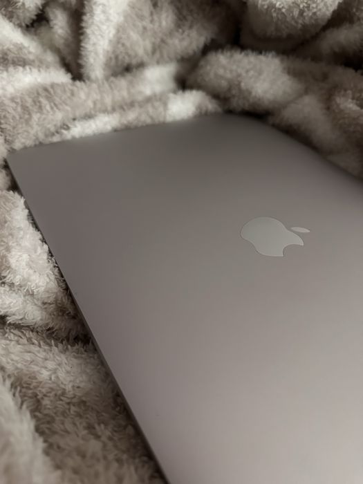 MacBook Pro 13-inch (2020, Intel) - wersja z Touch Barem