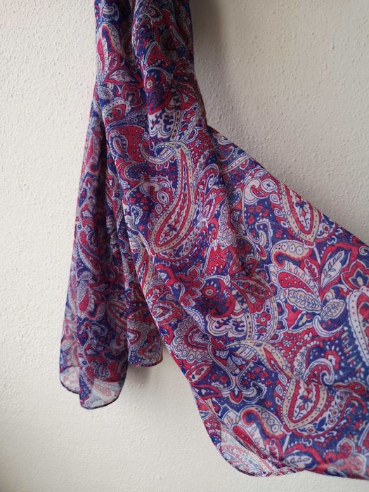 Echarpe / pashmina com padrão em azul e rosa