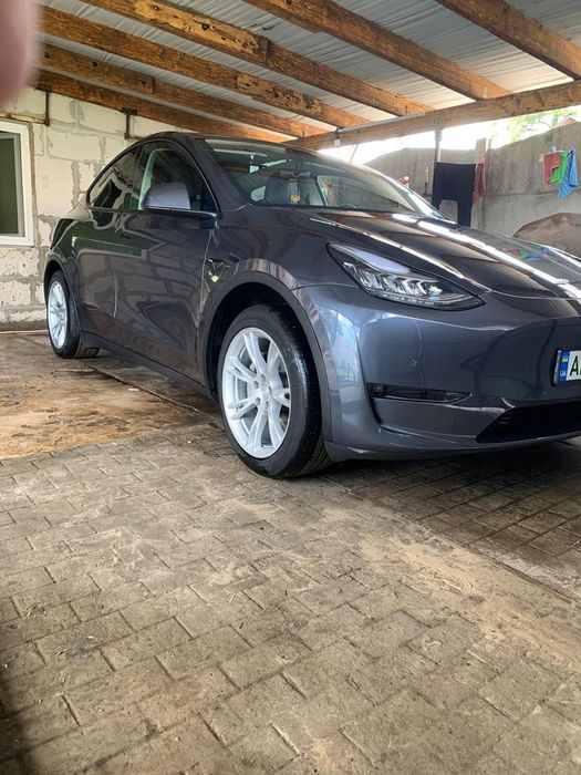 Продам Tesla Y в гарному стані