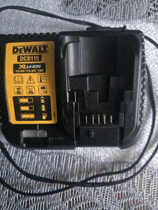 Ładowarka DeWALT- DCB 115