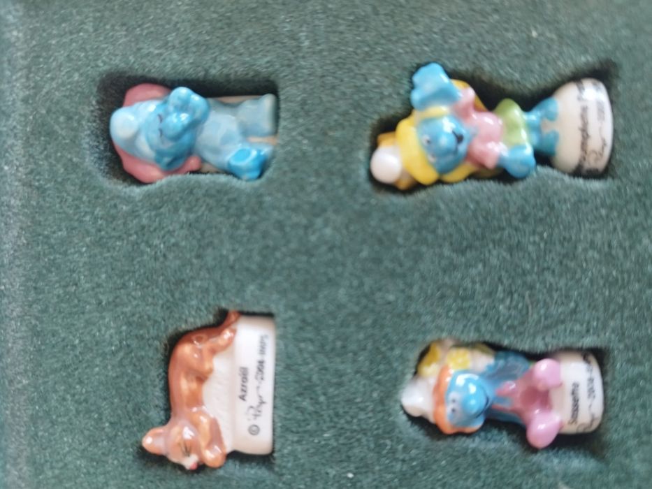 Excelente conjunto de figuras de smurfs.