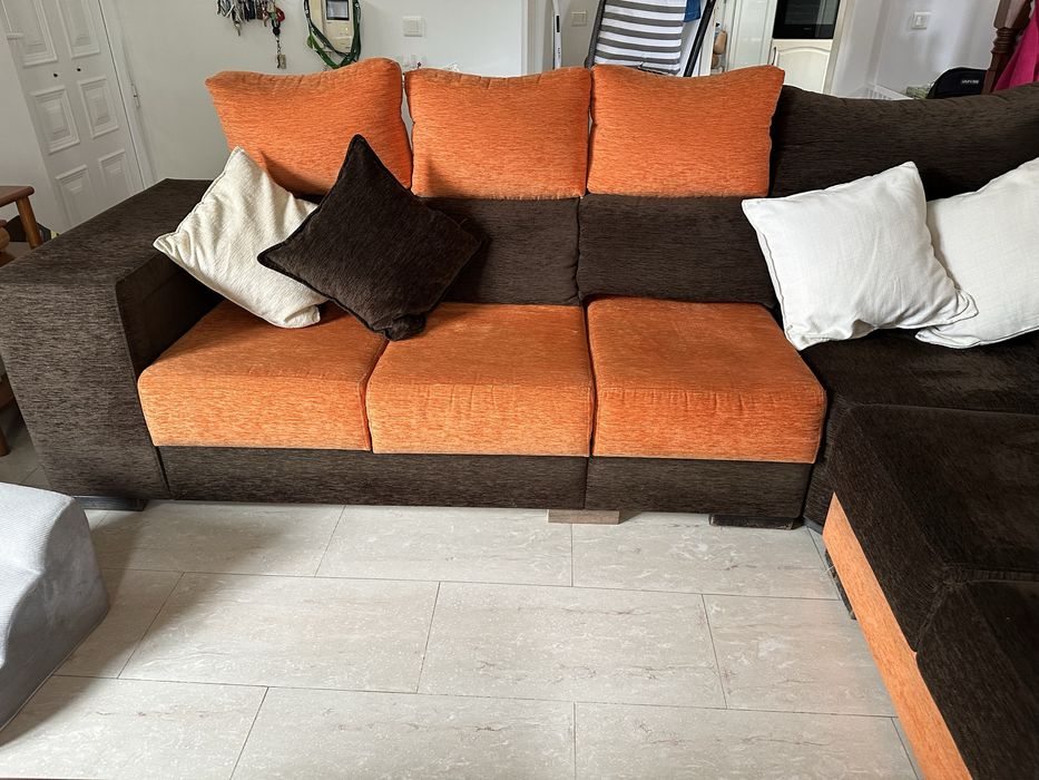 Vendo sofa com puffs