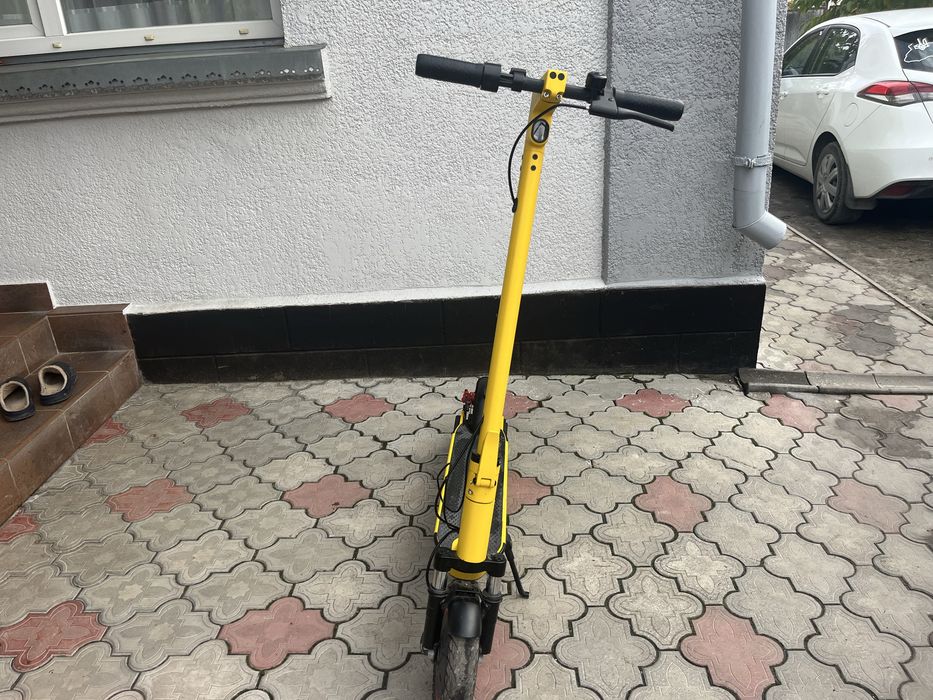 Продам електросамокат Spark