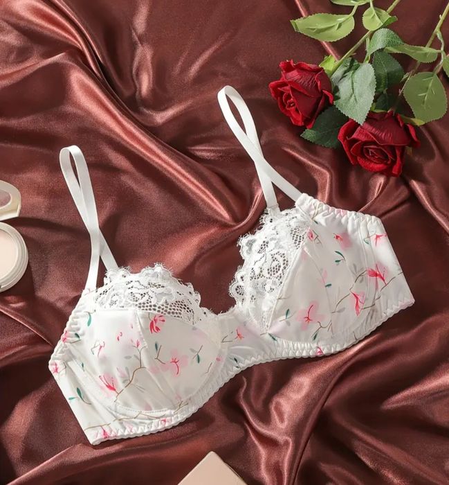 Пара красивих бюстгальтерів 90-95С