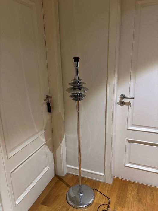 Candeeiro de pé com abajur