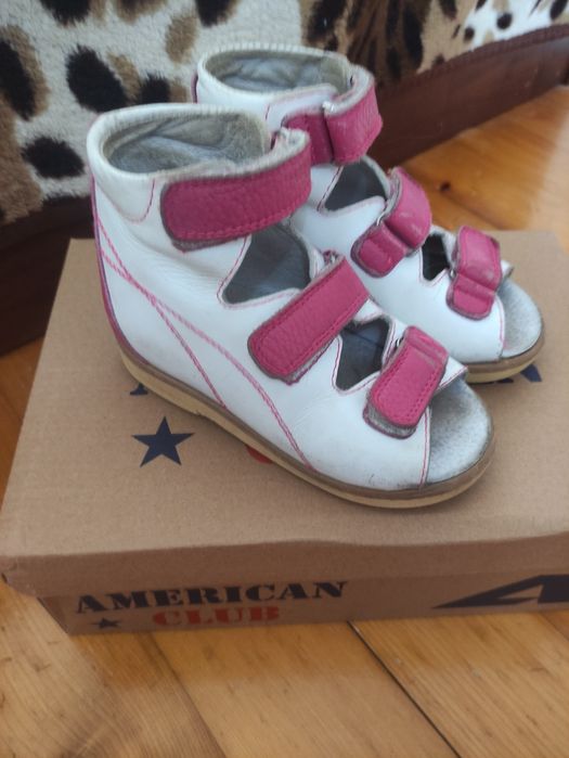 Ортопедичне взуття для дівчинки