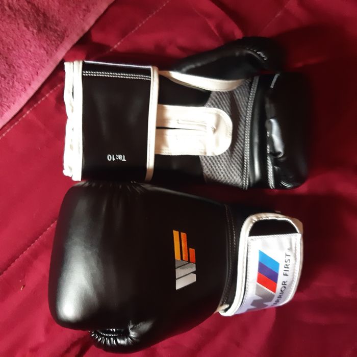 Luvas de desportos de combate.