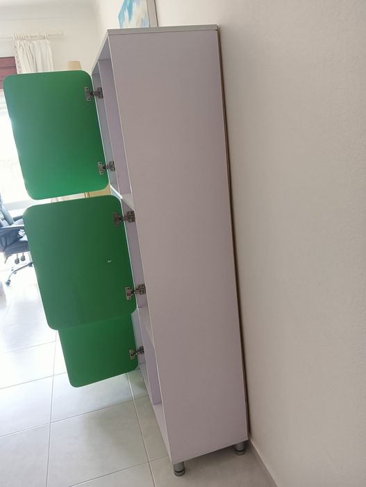 Vendo conjunto de estante mais secretária.