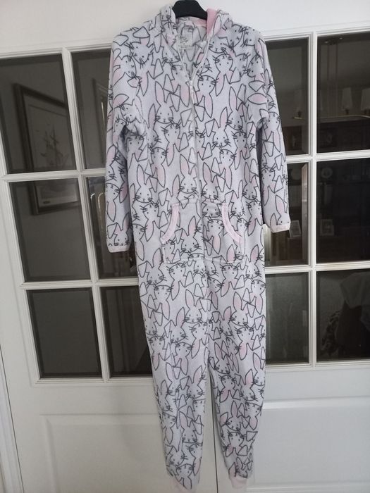 Pijama inteiro  super fofo .M. Impecável