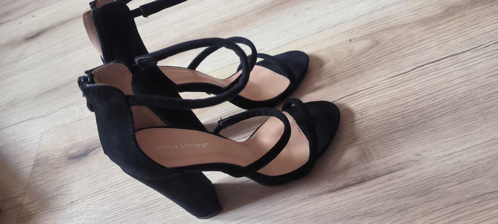 Buty damskie sandałki na obcasie