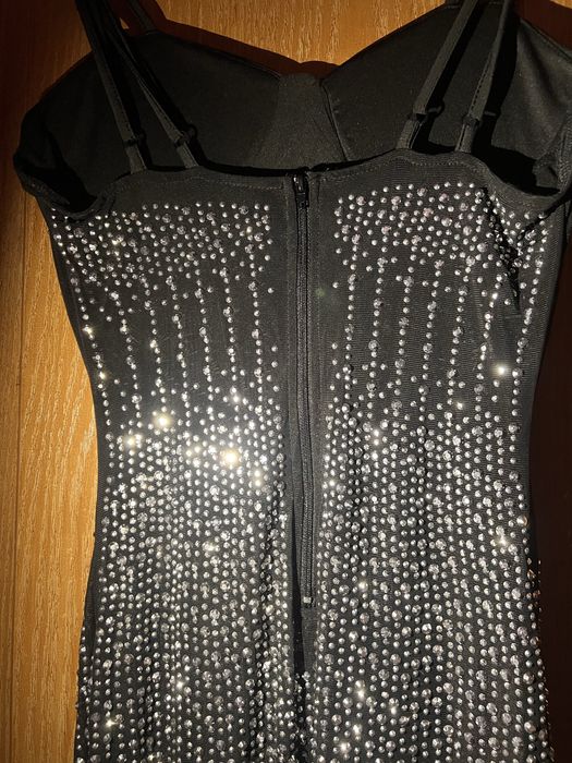 Блискуча довга сукня в стразах