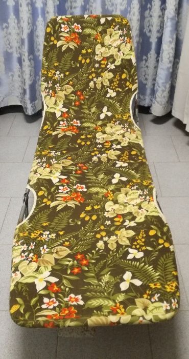 Cama articulada para campismo ou jardim