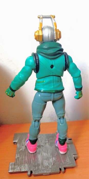 Boneco DJ Younder Fortnite Epic Solo mode 10 cm.Não é negociável.