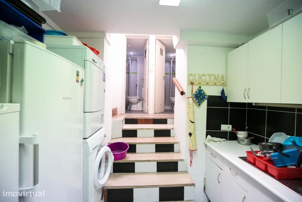 Quarto - localizado em Alameda Lisbon