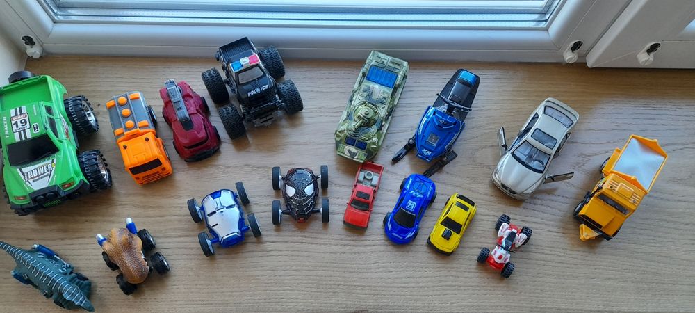 Машинки, модельки