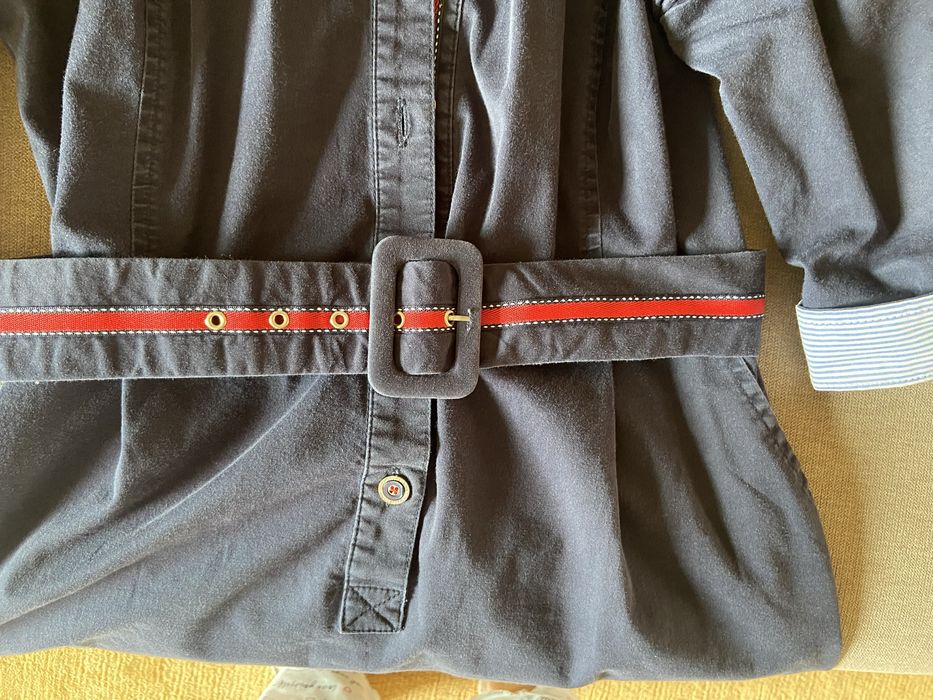 Vestido azul marinho com padrao caracteristico da lion of porch