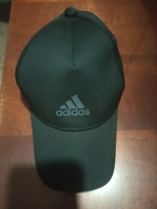 Продам фирменную бейсболку мужскую Adidas б.у