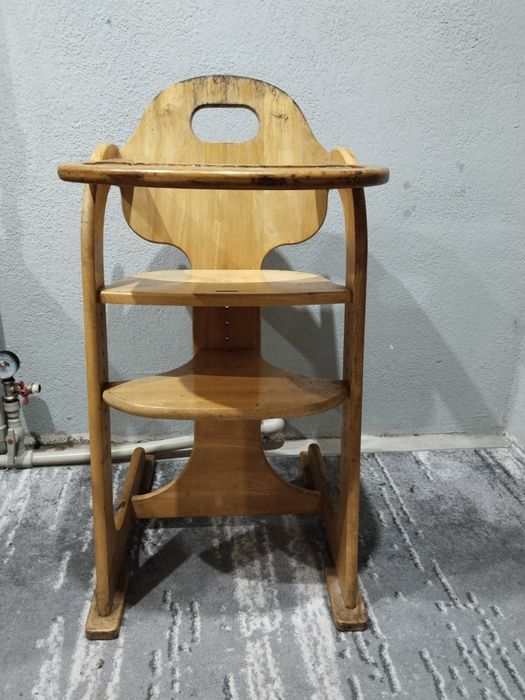 Срочно стільчик годувальний дерев'яний для маленьких діток столик