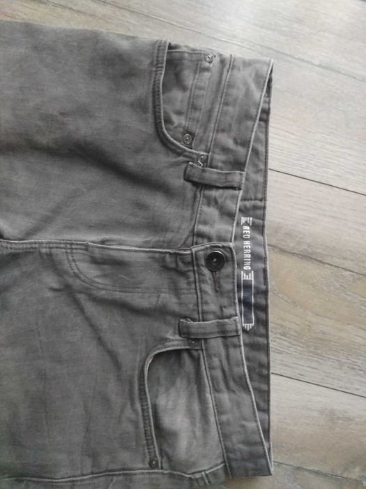 Szare jeansy męskie