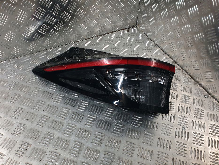 yaris cross lampa tylna lewa tył full led hybrid lift kompletna