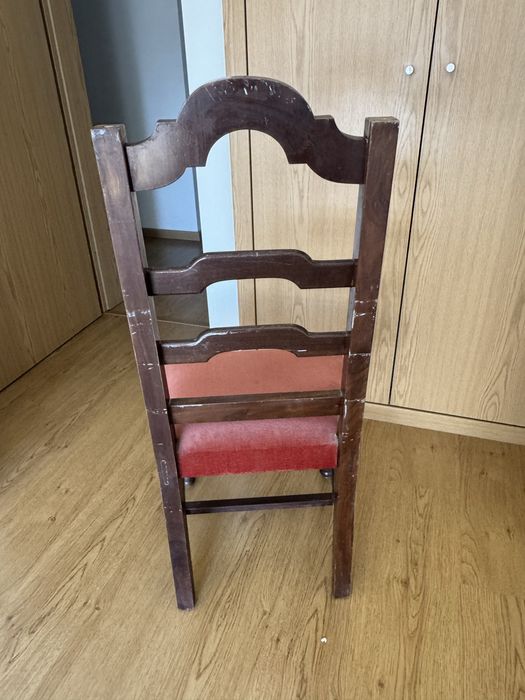 Cadeira antiga em madeira estilo rustico /tradicional para restauro