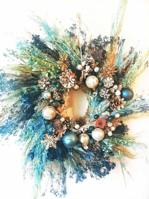 Zimowy, bajkowy świąteczny wianek z suszonych roślin na Święta
