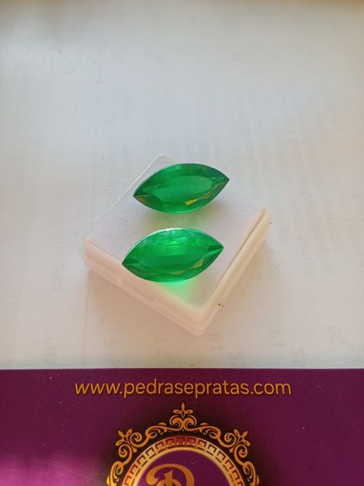 Par de Esmeraldas Naturais Corte Marquesa  20 Quilates