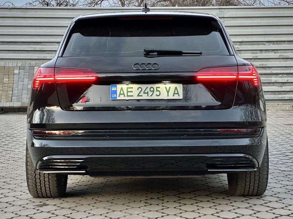 Audi E-tron 95kBt S-line 408л.с Quattro Европа Некрашена  Обмен