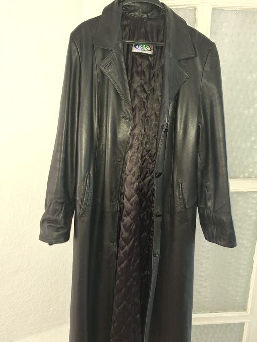 Жіноче шкіряне пальто