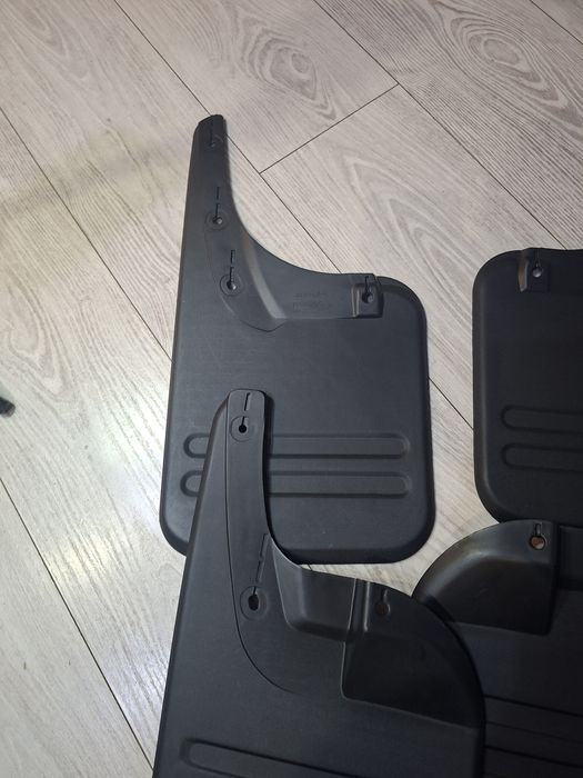 Toyota Hilux VIII 2015+ – Chlapacze dedykowane komplet