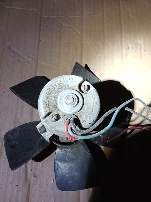 Продаються вентилятори.