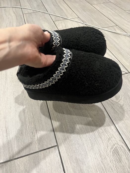 Чорні короткі уггі на осінь-зима