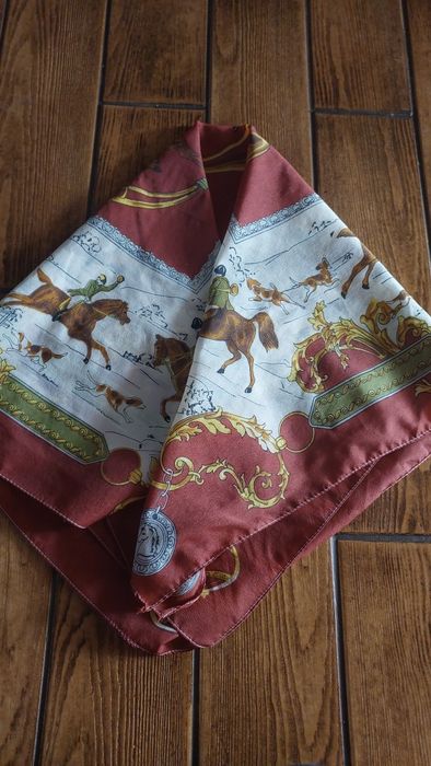 Stylowa jedwabna apaszka