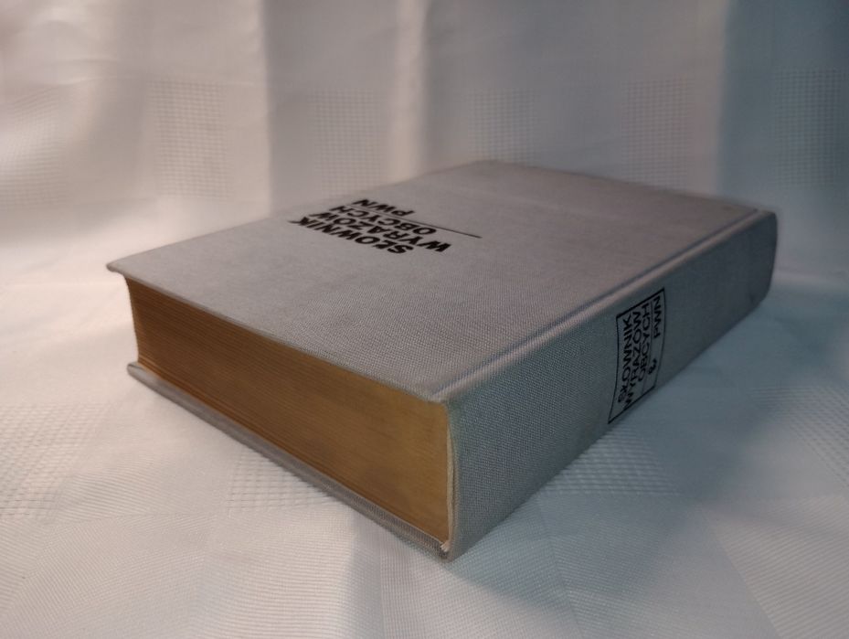 Słownik wyrazów obcych. PWN