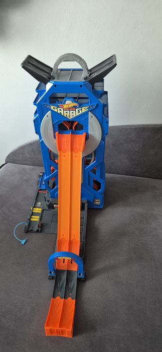 Mega Garage Hot Wheels