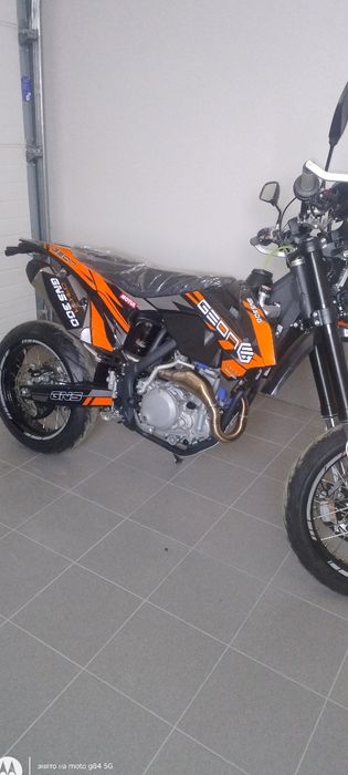 Продам мотоцикл .Геон GNS Dakar300,на мотардах.