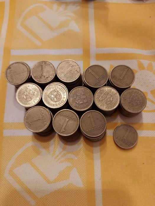 Lot 3 - 40 coins of 1 escudo (KM# 614)