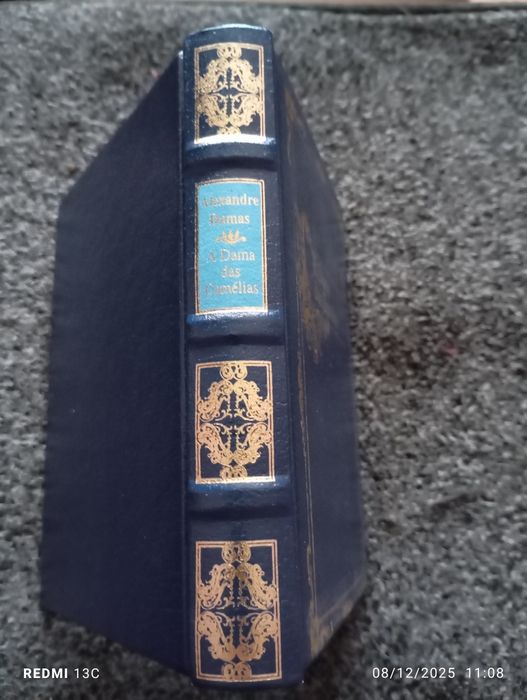 Livro " A dama das camélias"