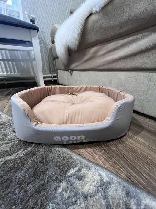 Лежанка для собак та котів.