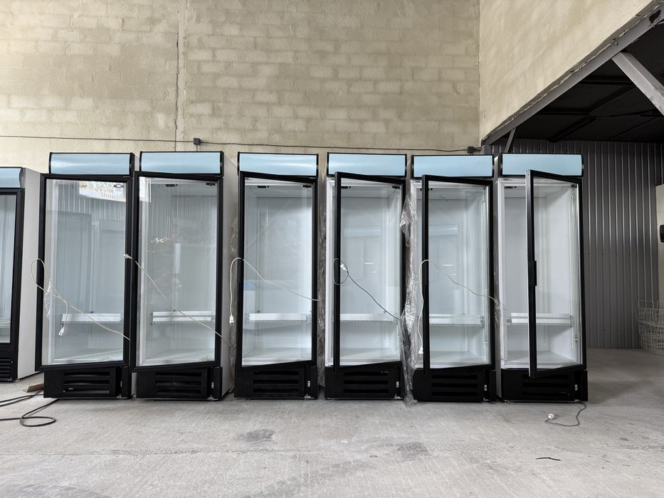 Холодильник вітрина холодильна шафа