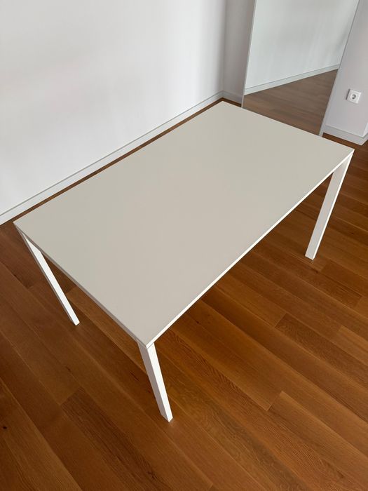 Mesa + 2 cadeiras