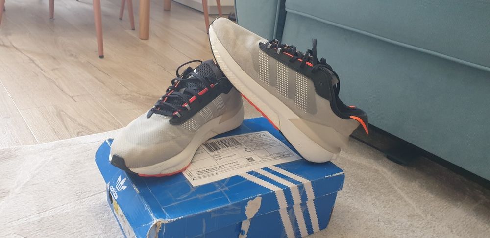 Adidas avryn 44.5 boost