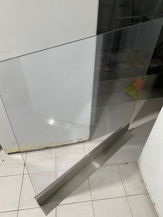 Divisórias acrílicas com base em inox