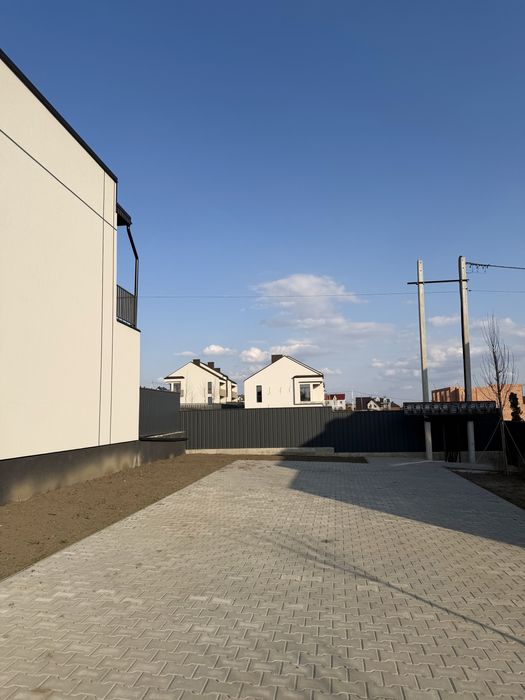 Таунхаус у с. Годилів, боковий таунхаус, під єОселю