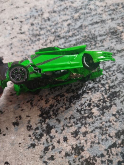 Zabawka figurka Transformers.