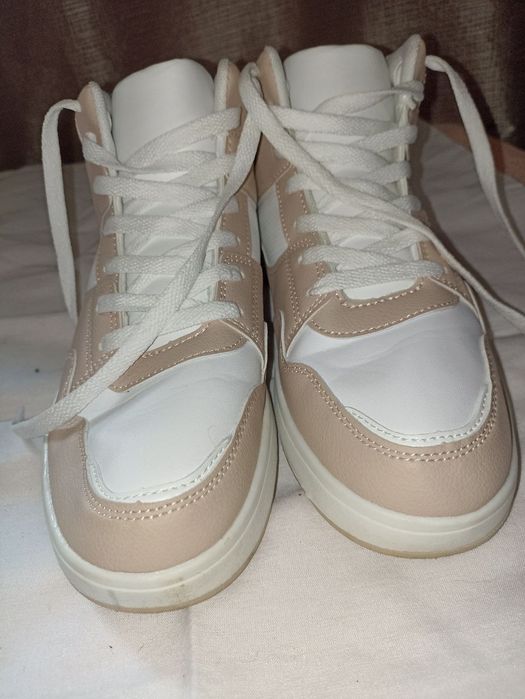 Жіночі кросівки Primark