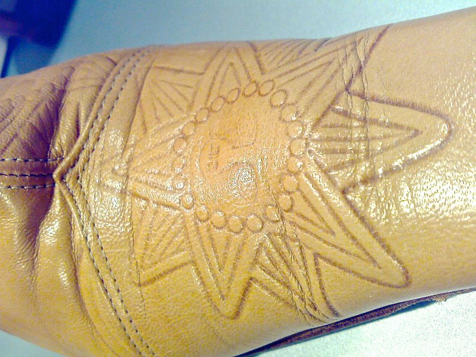 Botas em pele usadas em bom estado