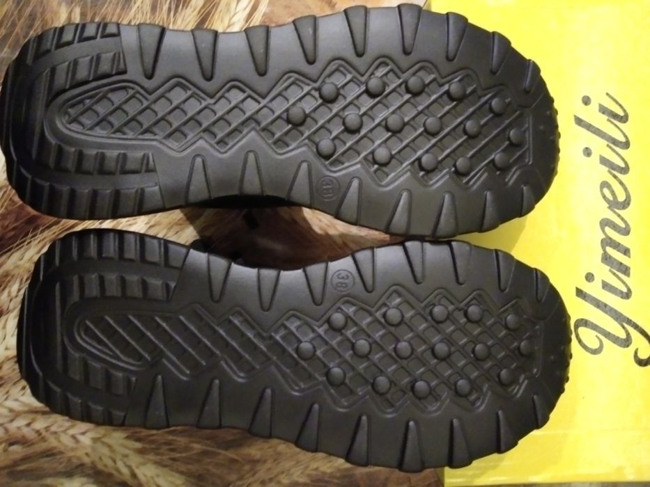 Продам женскую футболку, новая Ботинки,кожа,новые.