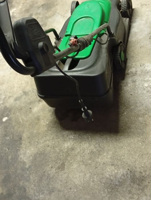 Para desocupar bicicleta e máquina de cortar relva